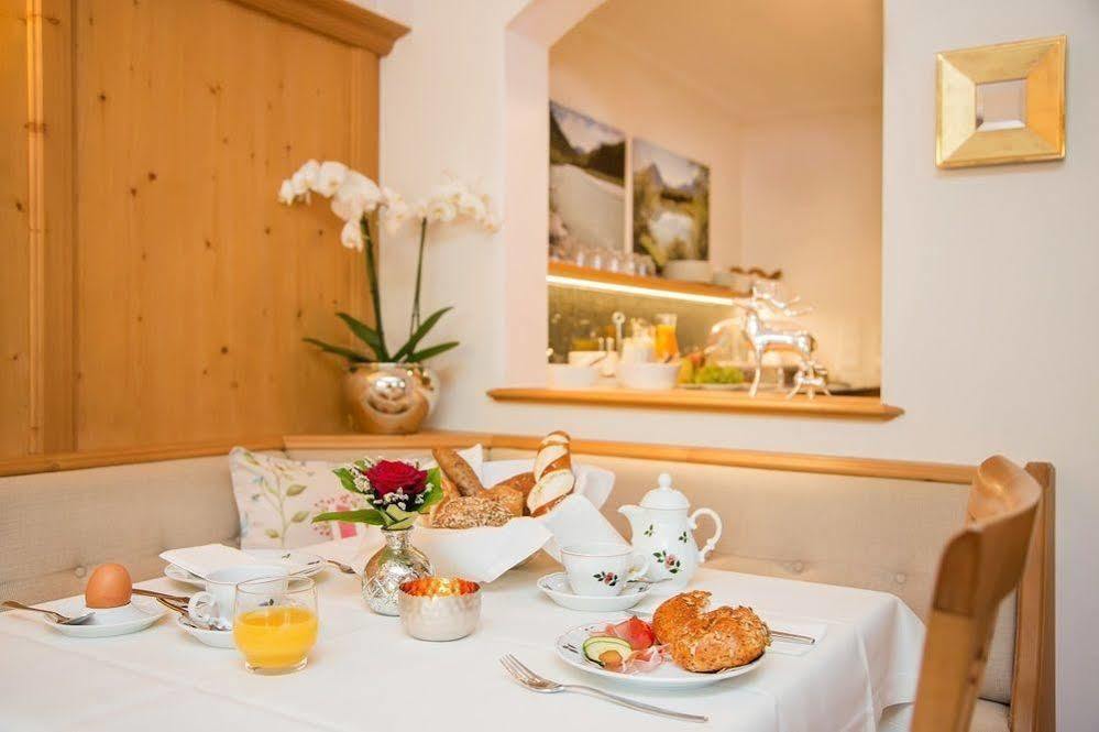 Hotel Garni Edelweiss レッヒ エクステリア 写真